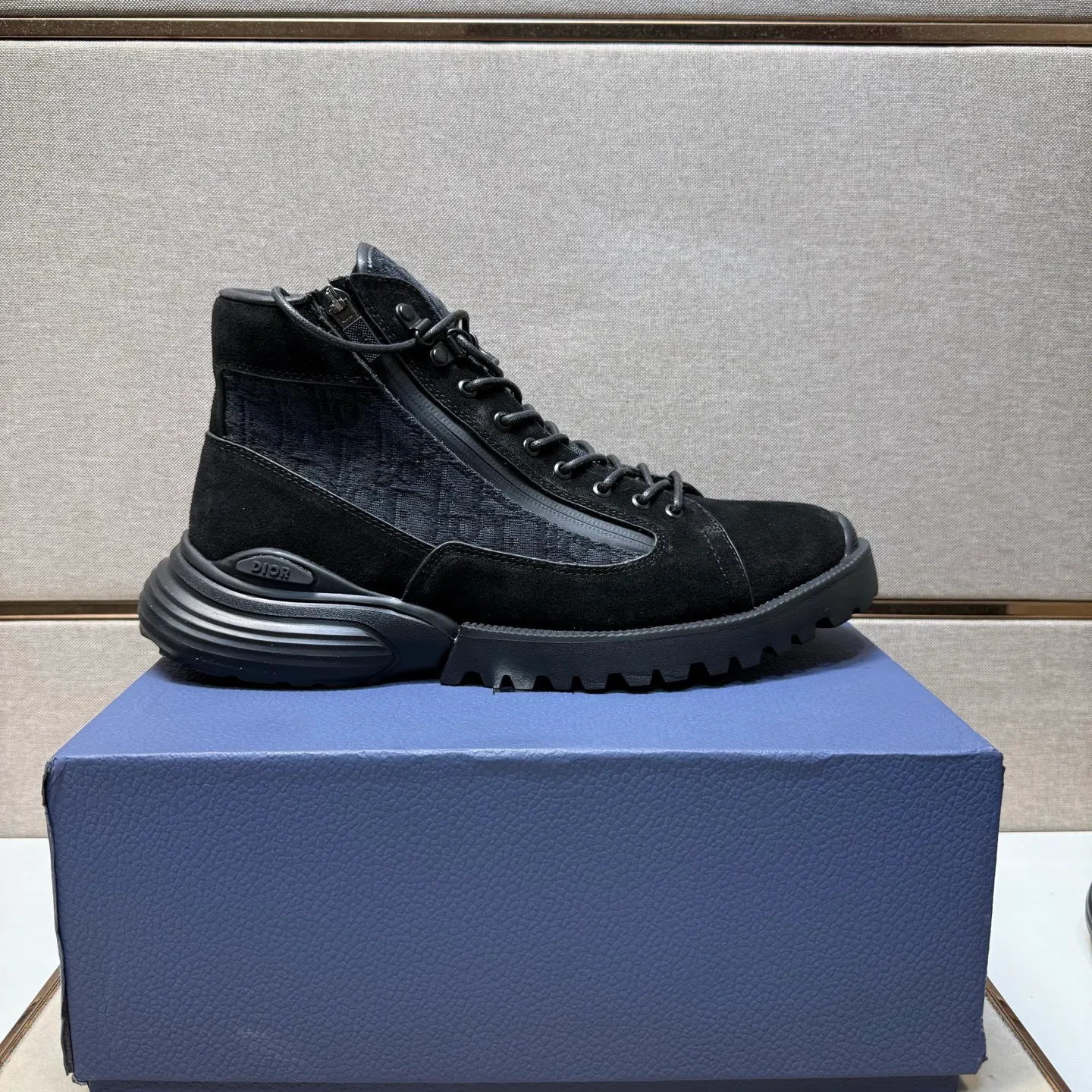 ⬛️Men's shoes 💰p580 [Dior~] Men's casual high-top shoes 2025z cabinet sales simultaneously 🔶Size: 39-44 #️⃣ 🔷2 colors🔜The upper is made of multi-material splicing➕Genuine leather lining, comfortable and breathable, sole: original comfortable and wear-resistant outsole, ⚠️Real shot📱Photographed🎬The real thing is better📢📢📢